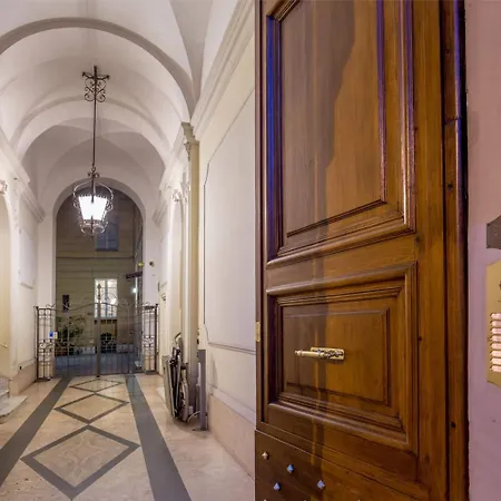 The Shell Bed & Breakfast Rom